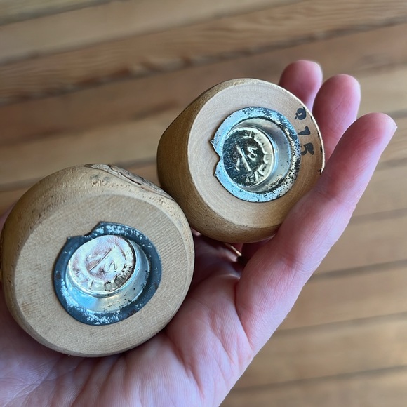 Vintage rustic wooden Sechelt, BC salt and pepper shakers - Picture 2 of 3